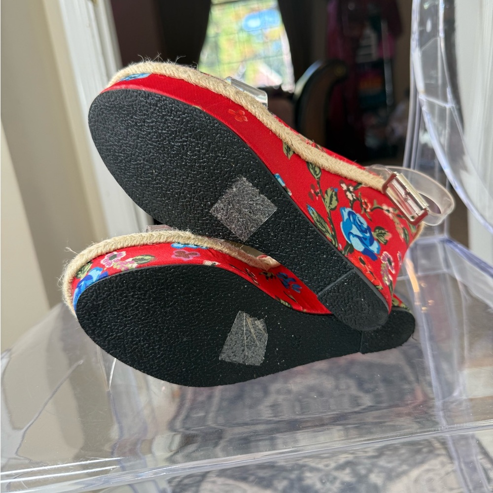 Cherry 🍒 Red Privileged Red Floral Wedge Sandals size 6 - Picture 9 of 14
